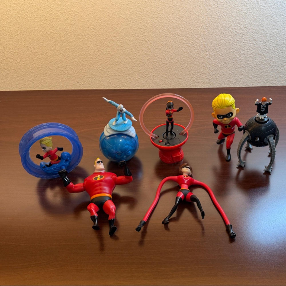 Vintage Incredibles Family Action Figure Set -